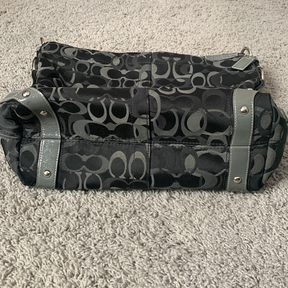 Coach Rare Largest Carly Hobo Bag J0926-F13981 - Picture 13 of 16